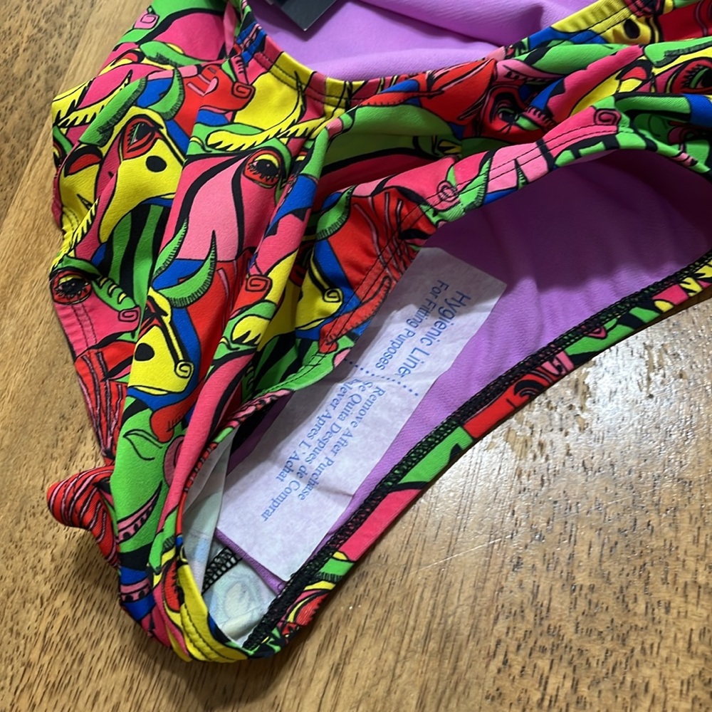 Nike WOMENS SZ M HydraStrong Bulls Ox Printed Red One Piece Swimsuit size M - Picture 5 of 5